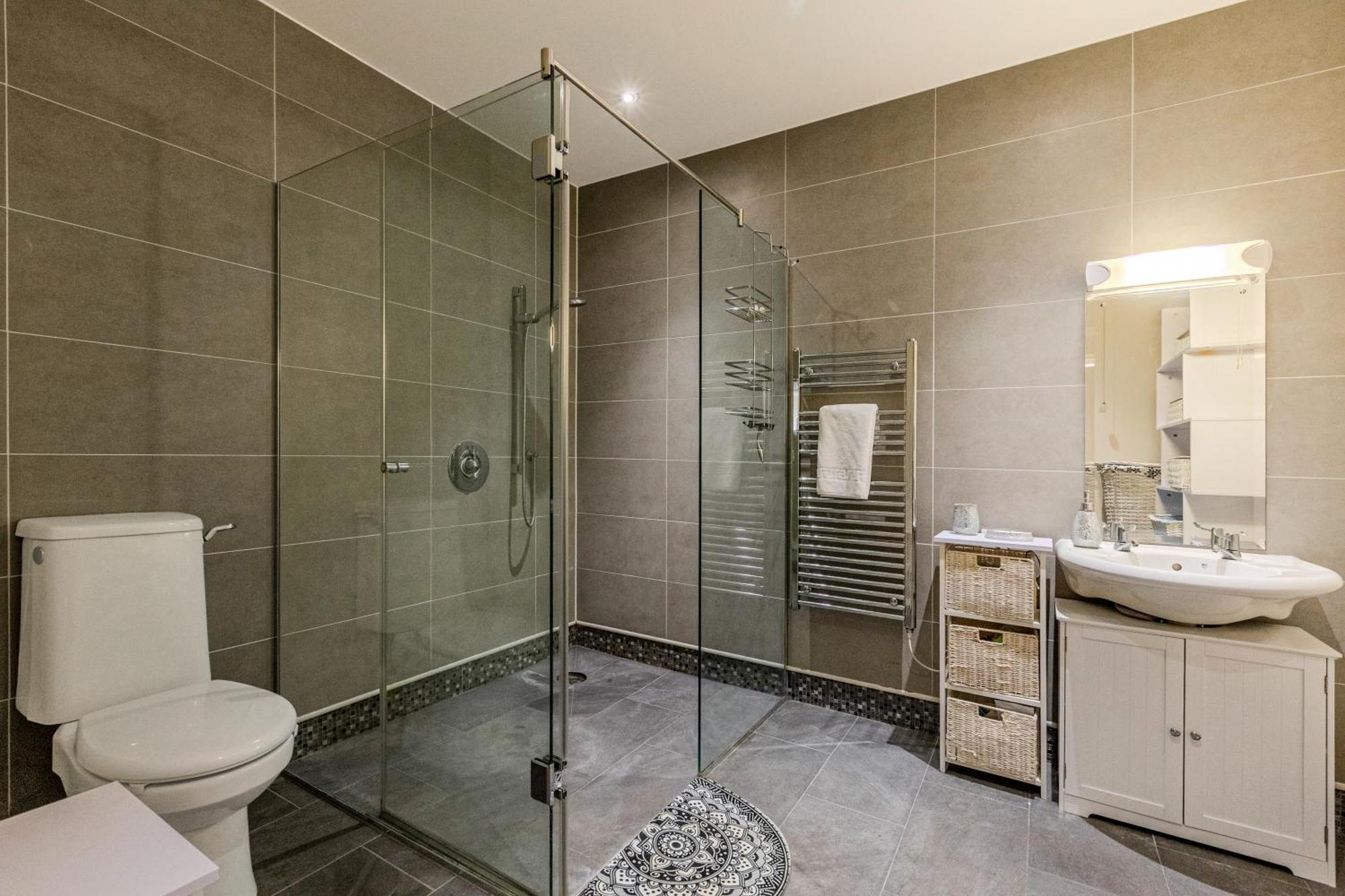 1br Flat W Balcony, 10min Elephant&castle